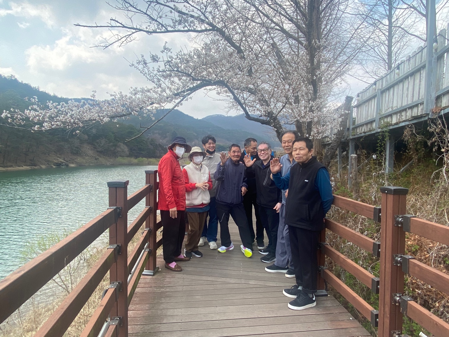 주제: 봄 꽃 구경하기